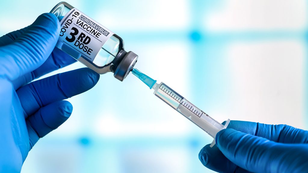 Παραδοχή από ΕΜΑ για τα εμβόλια: «Τα νέα θα προστατεύουν από παραλλαγές του κορωνοϊού»