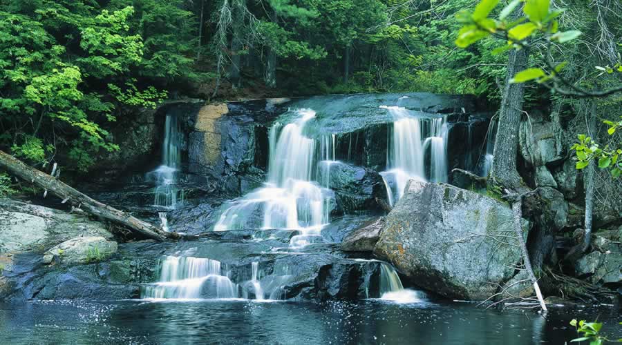 10+2 απομονωμένοι προορισμοί του κόσμου ιδανικοί για ήσυχες αλλά και περιπετειώδεις διακοπές