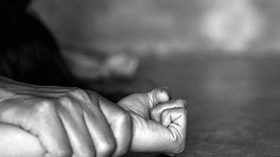 Μητέρα της 26χρονης που βιάστηκε από συνάδελφό της: «Ήθελε θάρρος να τον καταγγείλει»