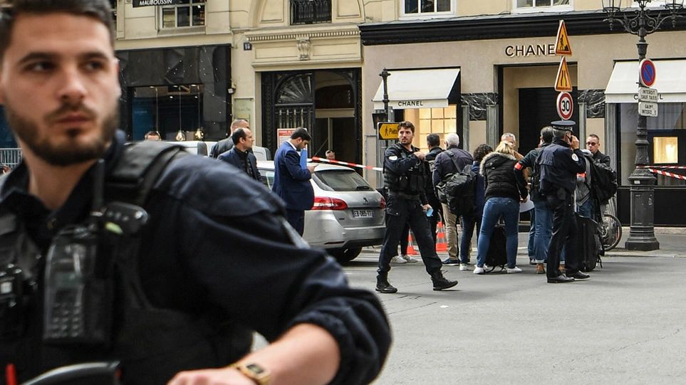 Παρίσι: Βίντεο κατέγραψε καρέ – καρέ τη ληστεία σε κοσμηματοπωλείο του οίκου Chanel