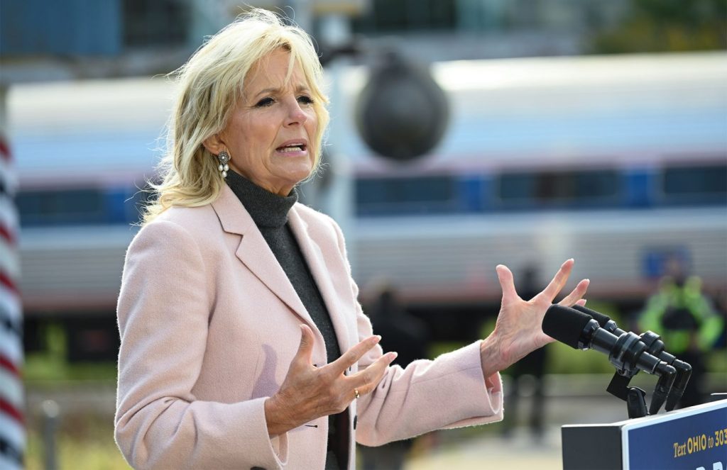 ΗΠΑ: Επίσκεψη της Τζιλ Μπάιντεν σε Ρουμανία και Σλοβακία – Θα συναντηθεί με Ουκρανούς πρόσφυγες