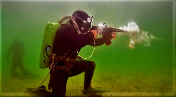 Οι Ρώσοι περιπολούν ακόμα και υποβρυχίως έξω από το Azovstal για να μην ξεφύγει ούτε ένας Αζοφίτης ή δυτικός (βίντεο)