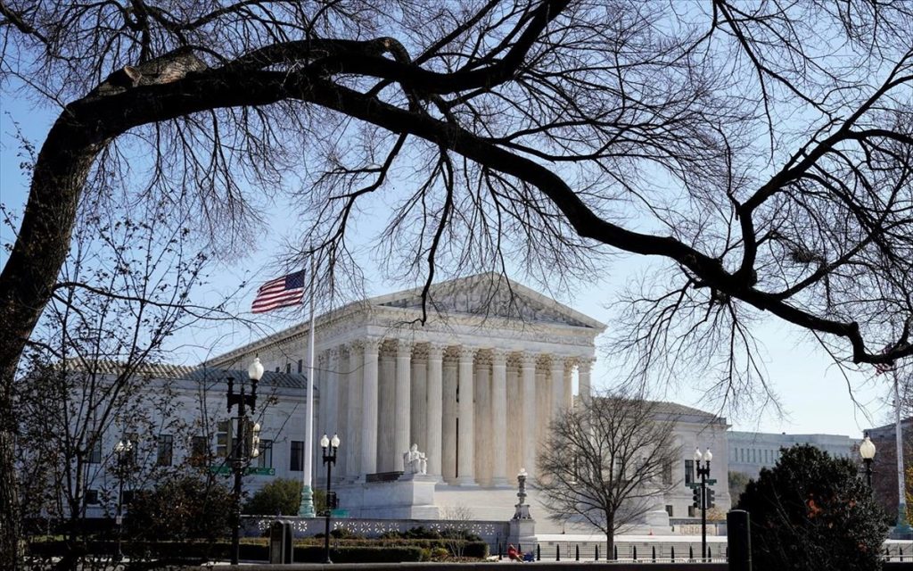 ΗΠΑ: Το Ανώτατο Δικαστήριο «δεν θα εκφοβιστεί για το θέμα των αμβλώσεων» προειδοποιούν οι δικαστές