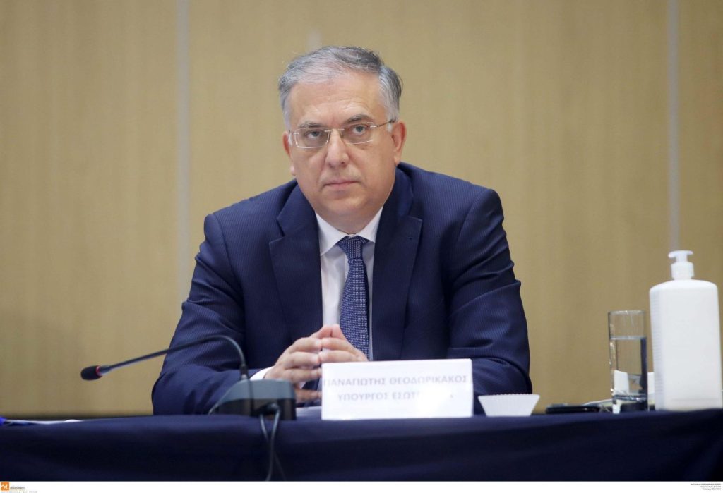 Αντιδράσεις για τον βανδαλισμό στο ΑΠΘ – Πληροφορίες για παρέμβαση Θεοδωρικάκου για συνεχή παρουσία ΜΑΤ