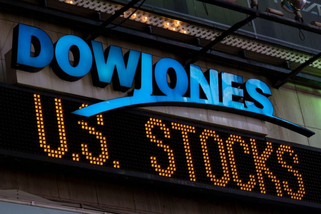 Συνεχίζει να πέφτει ο Dow Jones: Πτώση 500 μονάδων