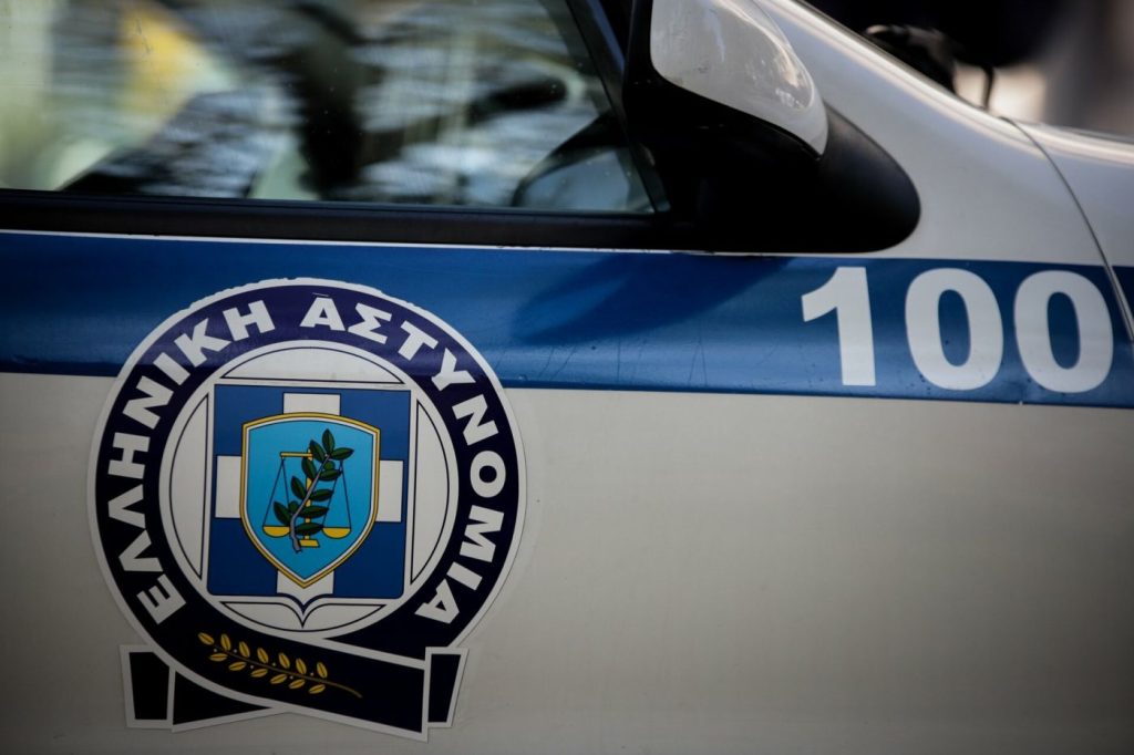 Κρήτη: Αστυνομικός χτυπούσε με μανία την κοπέλα του στο δρόμο – «Πιάστηκε στα χέρια» και με συναδέλφους του