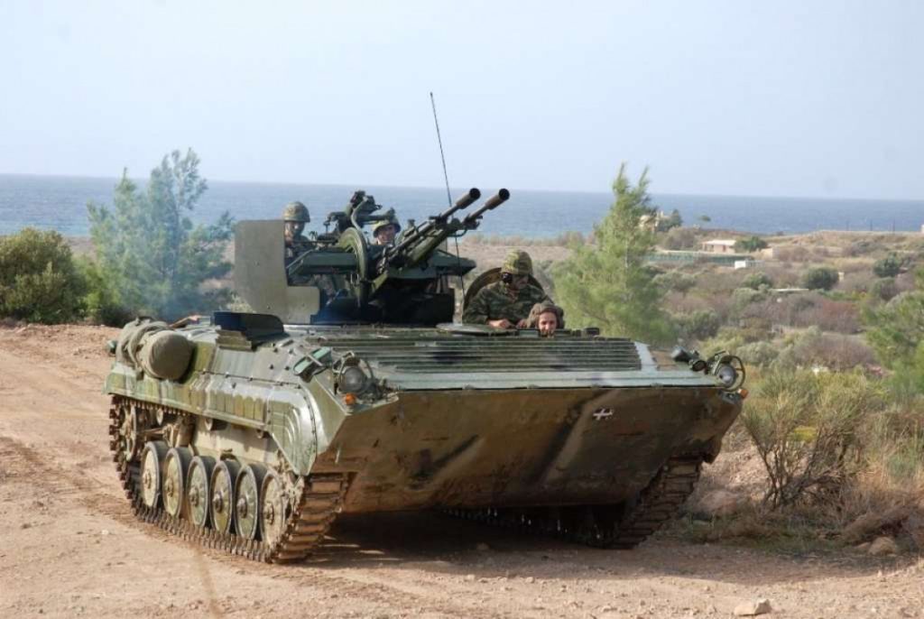 «Ναι» της κυβέρνησης στην αποστολή τεθωρακισμένων BMP-1 στο Κίεβο – Γερμανικές πιέσεις για παραχώρηση Stinger και Harpoon