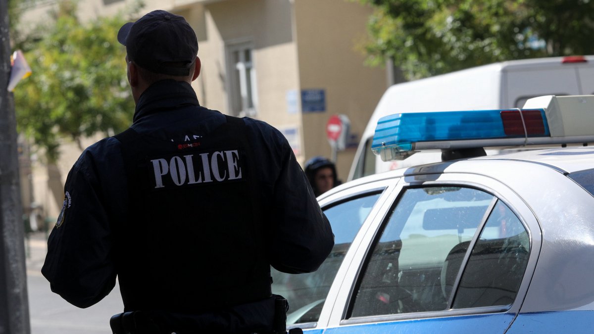 Βύρωνας: Διάρρηξη σε σπίτι αστυνομικού – Έκλεψαν το όπλο του
