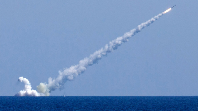 Η Ρωσία διαβεβαιώνει πως έχει ακόμα πολλούς πυραύλους υψηλής ακρίβειας και πυρομαχικά