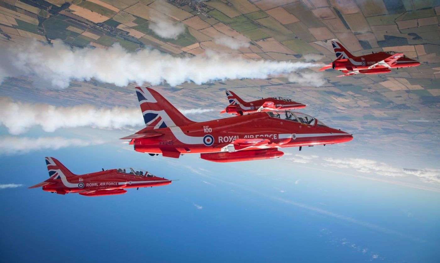 Τα «Red Arrows» βρίσκονται στη χώρα μας – Δείτε εκπληκτικό βίντεο των κατακόκκινων μαχητικών