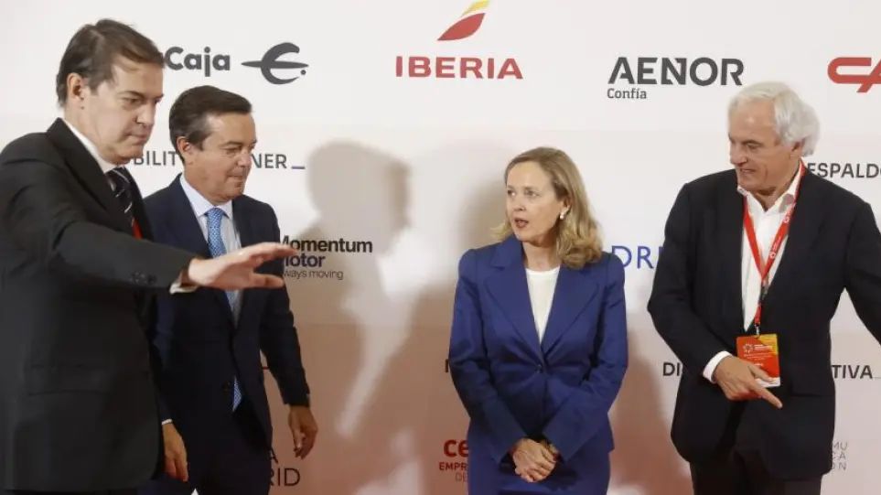 Ισπανίδα ΥΠ.ΟΙΚ: Αρνήθηκε να φωτογραφηθεί σε φόρουμ καθώς ήταν η μοναδική γυναίκα!