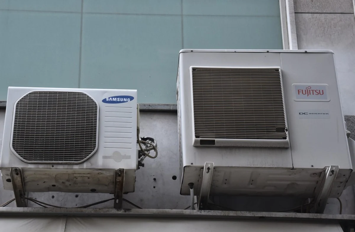 Τα μέτρα που εξετάζει η κυβέρνηση: «Πλαφόν» στους θερμοστάτες – Από 19 έως 27 βαθμούς Κελσίου τα κλιματιστικά