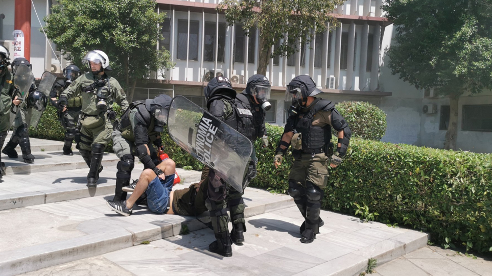 ΣΥΡΙΖΑ κατά ΝΔ: «Καταφεύγουν στη συκοφαντία για την υπερκάλυψή τους – Ως εδώ με τις φτηνές προβοκάτσιες»