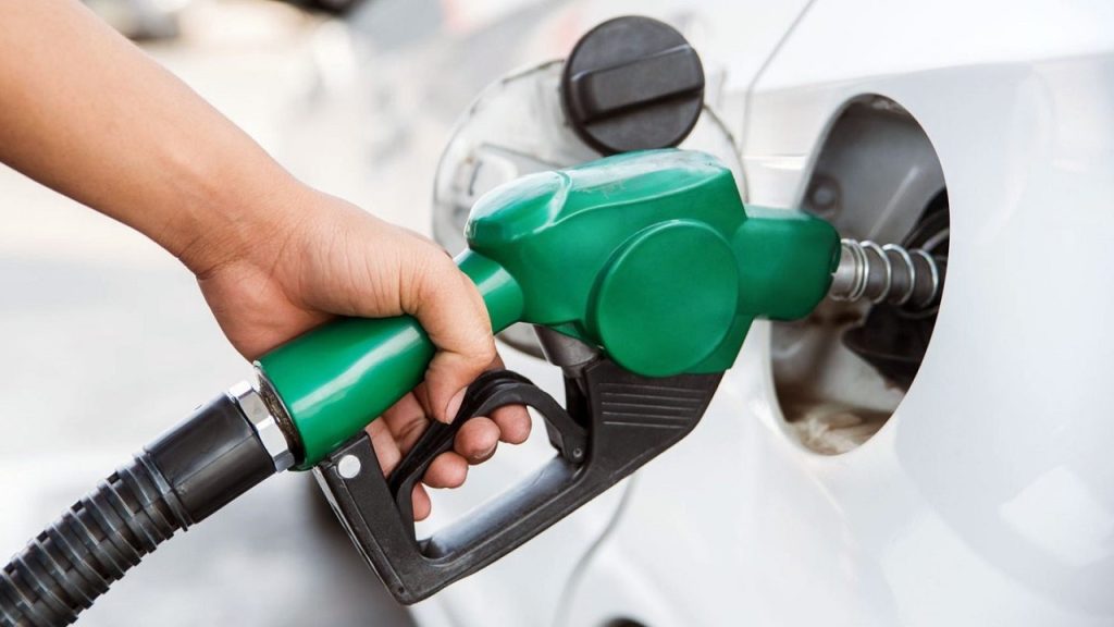 «Ψίχουλα» το fuel pass: Στα ύψη η τιμή της βενζίνης – Σε απόγνωση οι οδηγοί (φώτο)