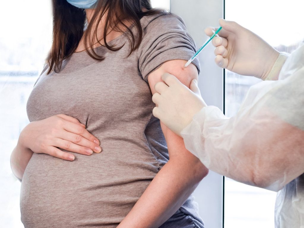 Νέα μελέτη: Μειωμένος κατά 15% ο κίνδυνος θνησιγένειας στις εγκύους που έχουν κάνει εμβόλια
