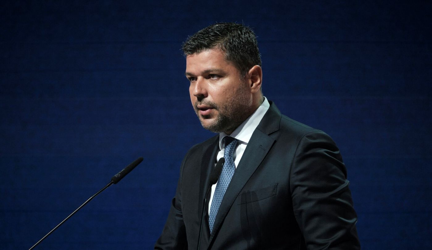 Οι καταναλωτές «με το μαχαίρι στο λαιμό» και οι επικεφαλείς της ΔΕΗ στην χλιδή – Έρευνα Επιτροπής Κεφαλαιαγοράς