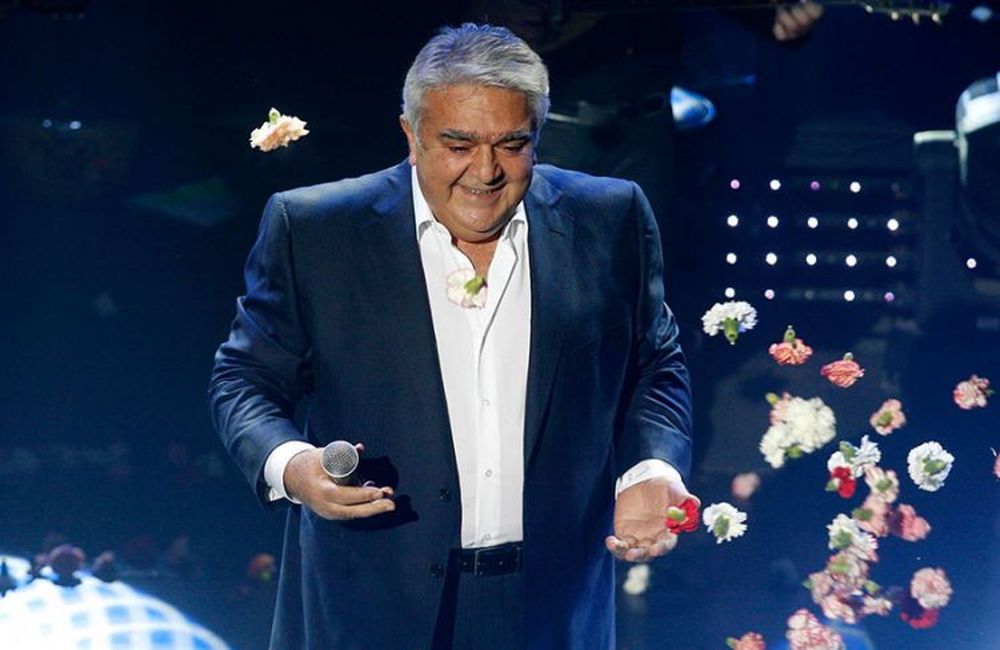 Πασχάλης Τερζής: Σπάνια εμφάνιση στη Θεσσαλονίκη – Παρευρέθηκε σε αγώνα ποδοσφαίρου κρατώντας το μπαστούνι του