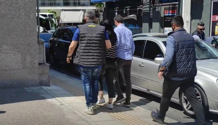 Ο Α.Τσίπρας αντιγράφει -ελαφρά παραλλαγμένο- τον τίτλο του pronews.gr για Τραμπ απαντώντας σε πολίτη για τον ΕΝΦΙΑ