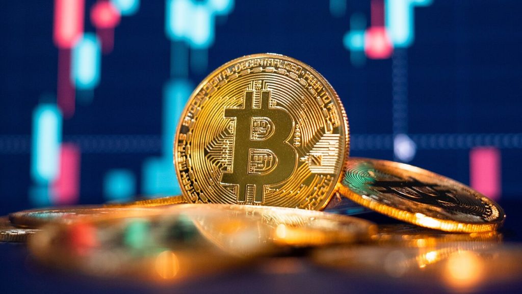 Το Bitcoin έπεσε κάτω από τα 27.000 δολάρια – Συνεχίζεται το ξεπούλημα στον χώρο των κρυπτονομισμάτων