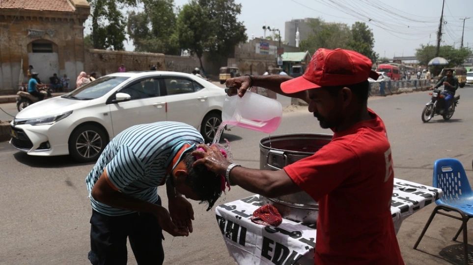 Καύσωνας στο Πακιστάν – Τους 50 βαθμούς Κελσίου πλησιάζει ο υδράργυρος
