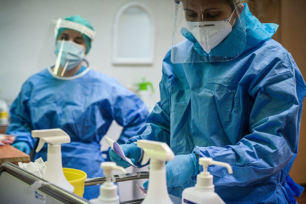 Νέα έρευνα: Οι μισοί άνθρωποι που νοσηλεύθηκαν με κορωνοϊό έχουν τουλάχιστον ένα σύμπτωμα μετά από δύο χρόνια