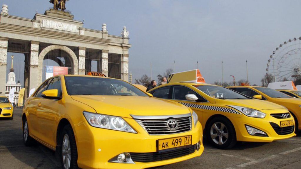 Η Ρωσία σκέφτεται να υποχρεώσει τα ταξί να δίνουν τα στοιχεία των επιβατών τους στις μυστικές υπηρεσίες