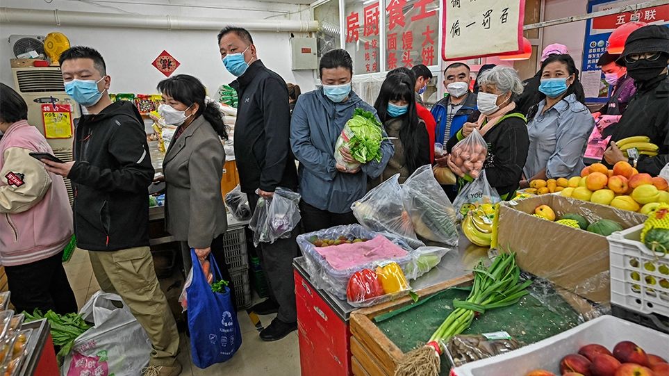 Πανικός στα σουπερ-μάρκετ του Πεκίνου μετά τις φήμες για lockdown (βίντεο)
