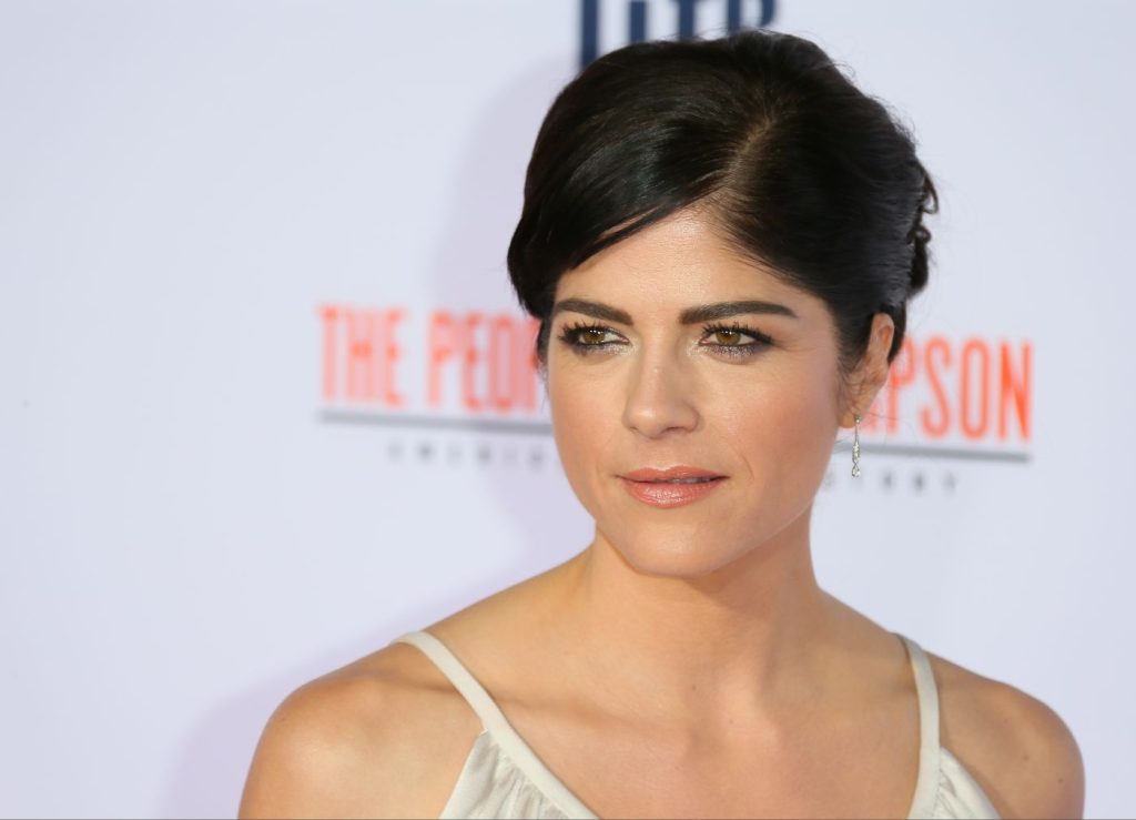 H Selma Blair μιλάει για το μακροχρόνιο εθισμό της στο αλκοόλ και τους πολλαπλούς βιασμούς της