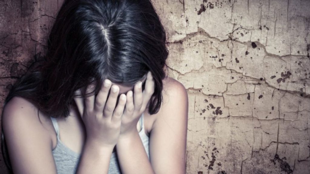 Φλώρινα: Πατέρας κατηγορείται ότι βίαζε τη 12χρονη κόρη του