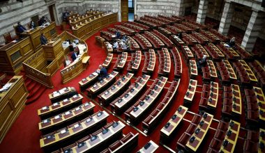 Υπερψηφίστηκε με 181 βουλευτές η αμυντική συμφωνία Ελλάδας-ΗΠΑ