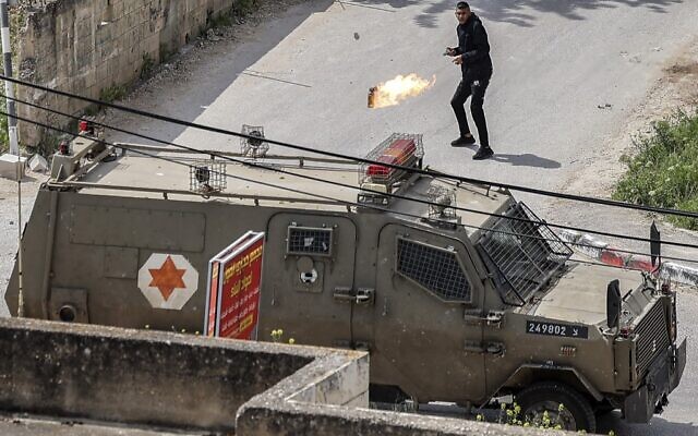 Τζενίν: Σκοτώθηκε Ισραηλινός αξιωματικός – Συγκρούσεις κατά την έξοδο του φερέτρου της Ιορδανής δημοσιογράφου