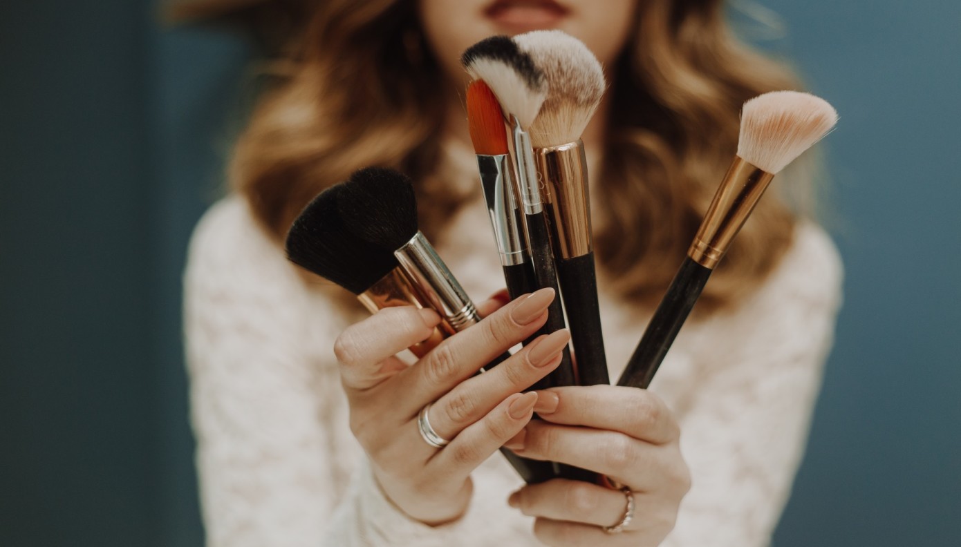 Πινέλα μακιγιάζ: Δείτε πώς να τα καθαρίσετε με τον σωστό τρόπο