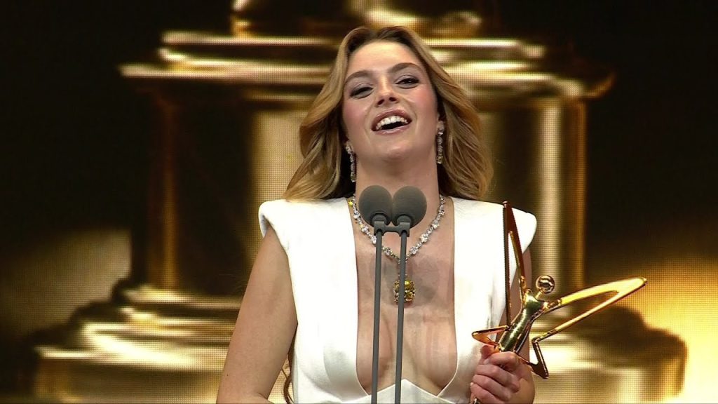 Τούρκος βουλευτής: «Το ντεκολτέ που φτάνει μέχρι τον αφαλό είναι ποινικό αδίκημα» (βίντεο)