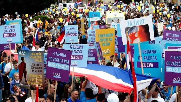Κροατία: Χιλιάδες διαδηλώνουν για το δικαίωμα στην άμβλωση – «Φτάνει πια»