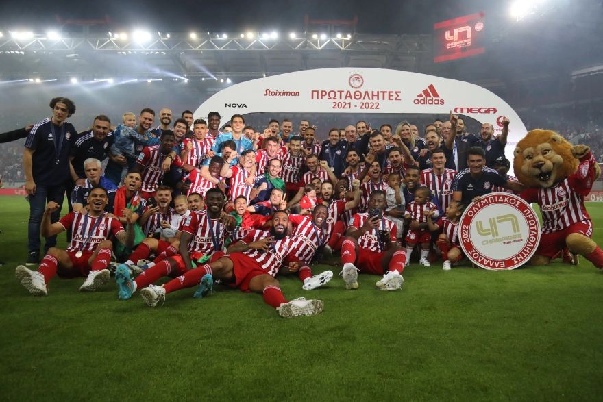 Με «We Are The Champions» και «Της Δικαιοσύνης Ήλιε Νοητέ» η φιέστα του Ολυμπιακού (φωτό)