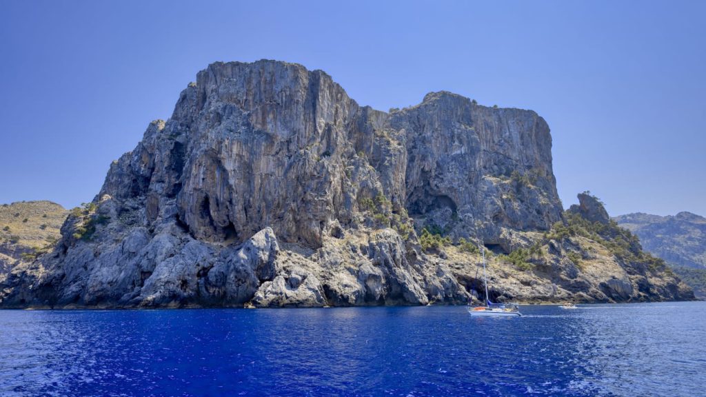 Μαγιόρκα: Τουρίστας πήδηξε από ύψος 25 μέτρων και σκοτώθηκε ενώ τον τραβούσε βίντεο η σύζυγός του