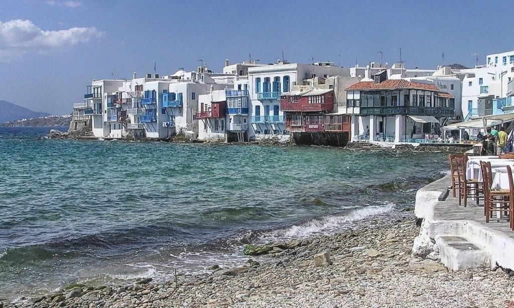 Μύκονος: Άγριο επεισόδιο για τις παράνομες σωληνώσεις που μολύνουν τη θάλασσα