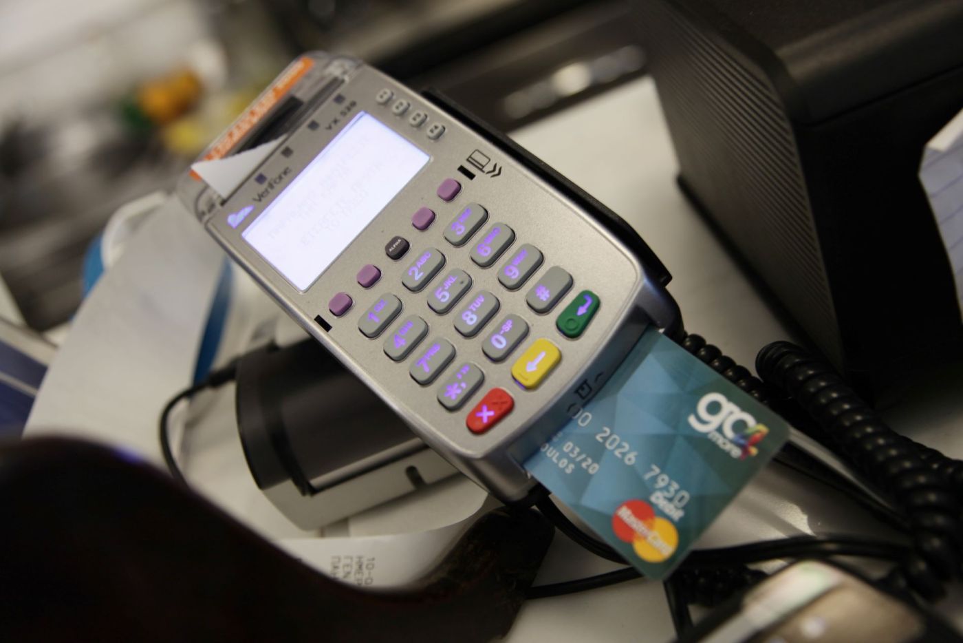 Πώς θα λειτουργεί η σύνδεση POS με τις ταμειακές μηχανές – Πότε θα γίνει η realtime διασύνδεση