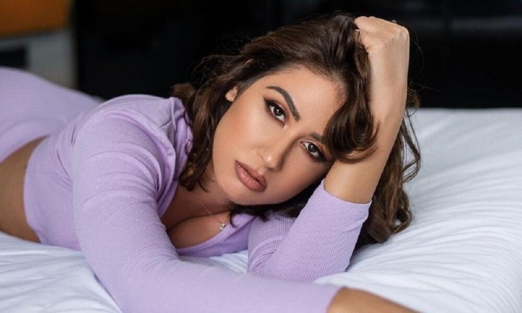 «Πιπεράτες» αποκαλύψεις από την Ε.Κρεμλίδου: «Θέλω τα αγόρια μου, όπως το κινητό μου – Μαύρο & μάξι έκδοση»