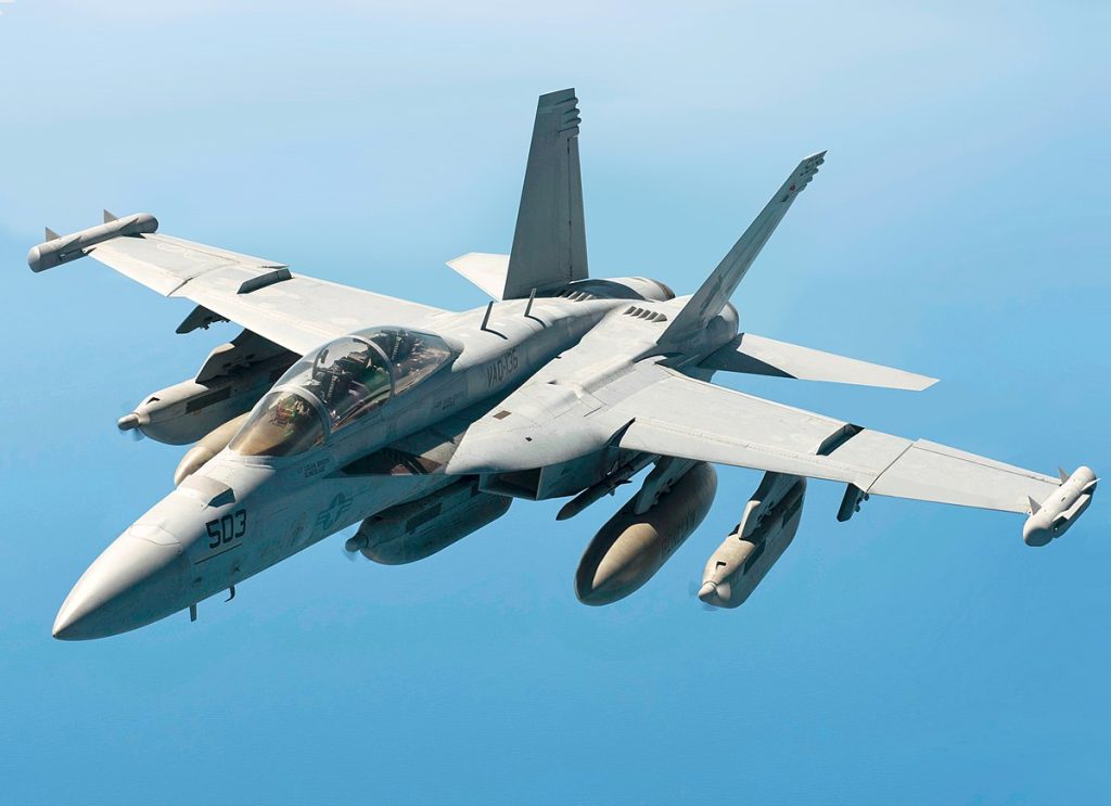 Αεροσκάφη ηλεκτρονικού πολέμου EA-18G Growler του αμερικανικού ναυτικού επιχειρούν στην βόρεια Πολωνία (βίντεο)