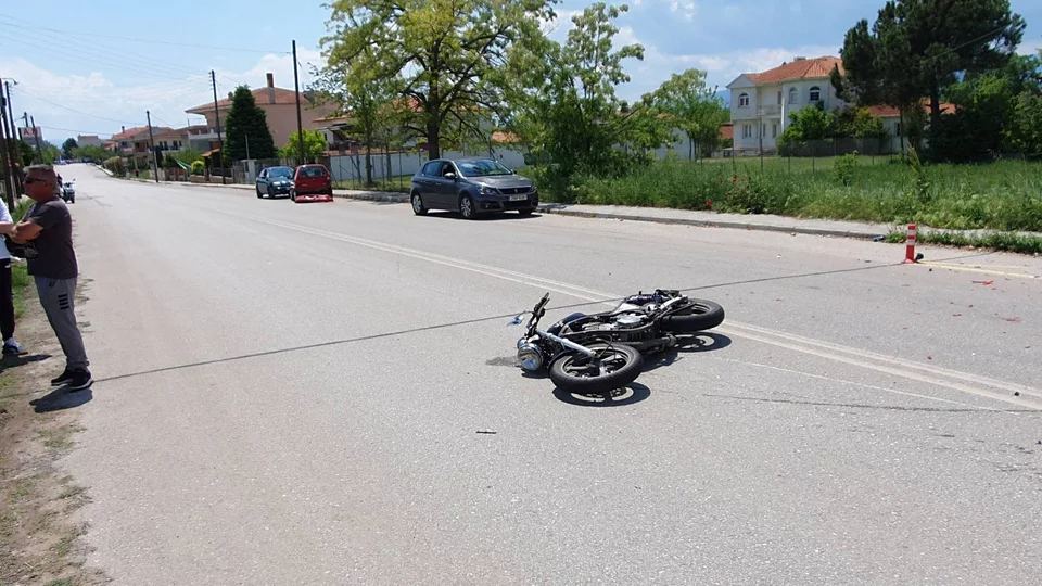 Κοζάνη: Σοβαρό τροχαίο με τραυματισμό 13χρονου – Κρίσιμη η κατάστασή του