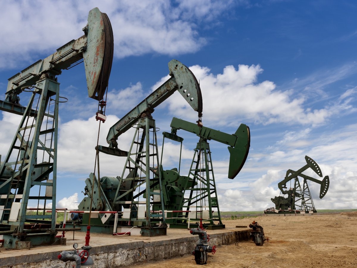 Politico: «Η ΕΕ εξετάζει το ενδεχόμενο εξαίρεσης του εμπάργκο πετρελαίου από τις κυρώσεις κατά της Ρωσίας»