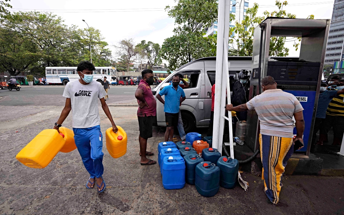 Σρι Λάνκα: Έχει επάρκεια βενζίνης μόνο για 24 ώρες – Ελλείψεις και σε βασικά φάρμακα