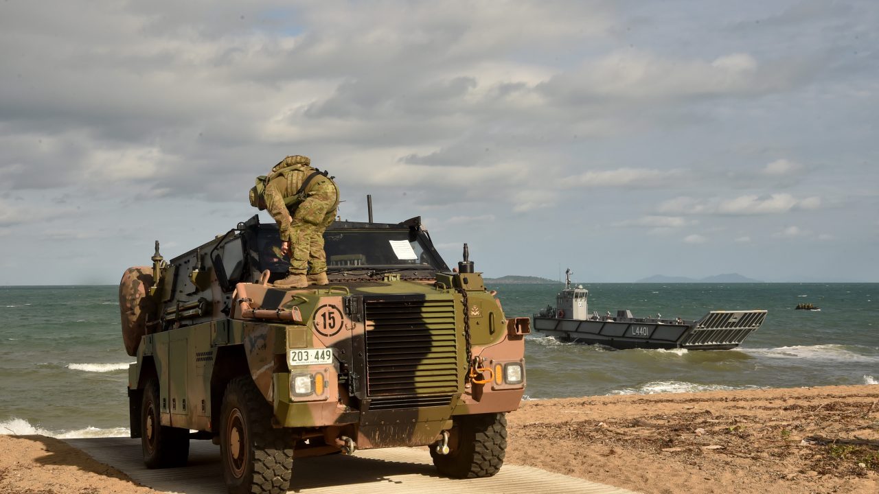 Τα Bushmaster MRAP της Αυστραλίας έφτασαν στο μέτωπο του Ντόνμπας