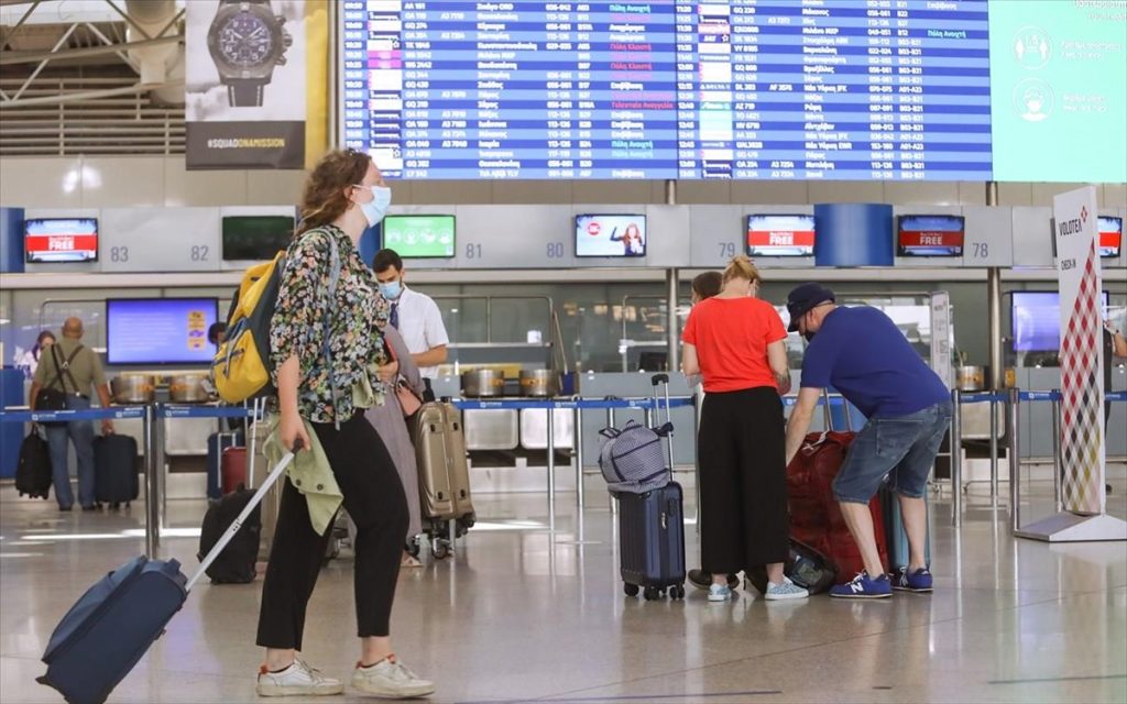 Προβληματισμός για την απόφαση του CDC για κατάργηση της μάσκας στις αεροπορικές μετακινήσεις από σήμερα