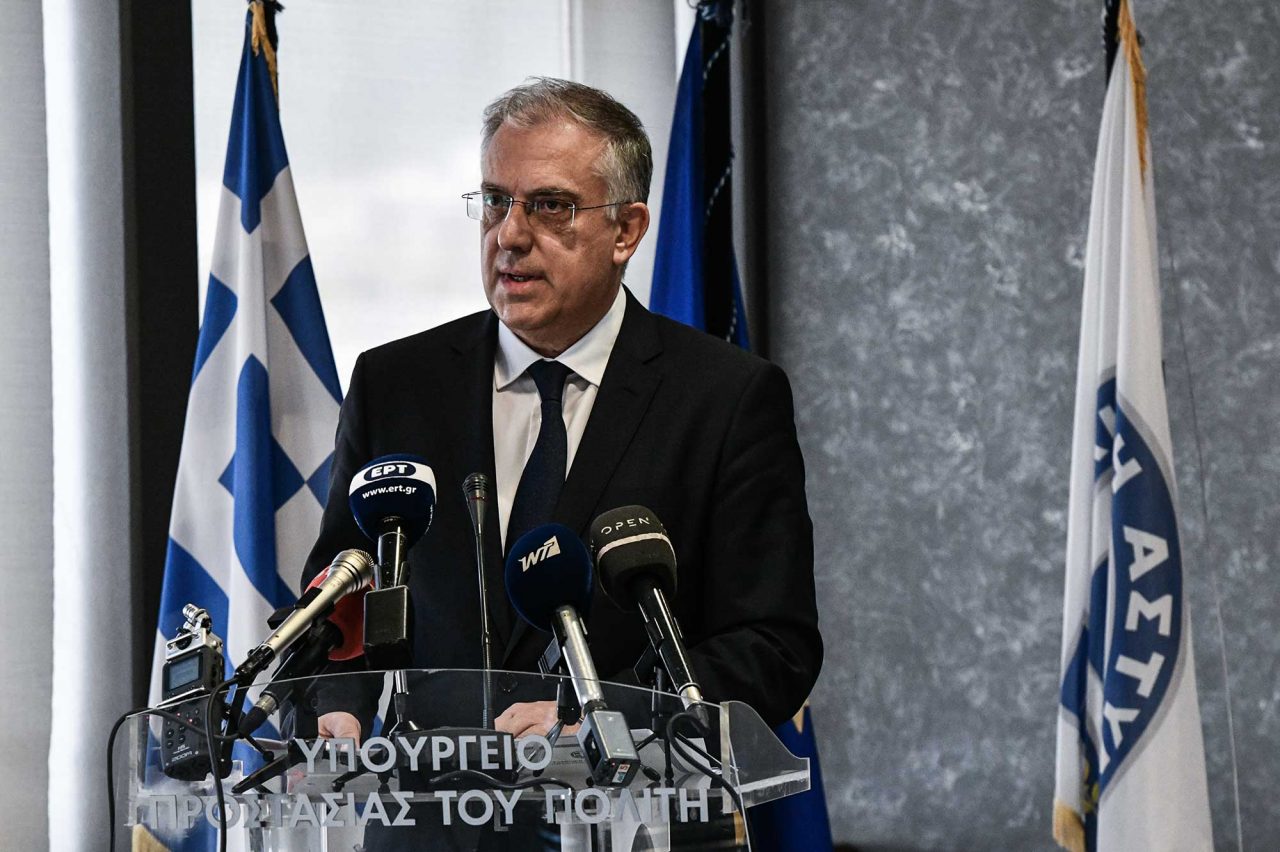 Οδηγοί ταξί κατά Τ.Θεοδωρικάκου: «Αστυνομία απούσα, κυβέρνηση αδιάφορη – Δεν θα μείνουμε με σταυρωμένα χέρια…»