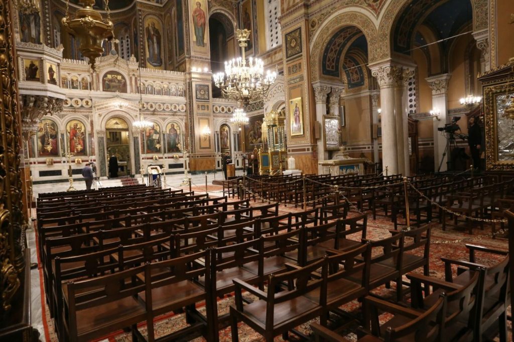 Ιερόσυλος εισέβαλε σε εκκλησία στη Θεσσαλονίκη: Έκλεψε αντίδωρα και φωτογραφική μηχανή