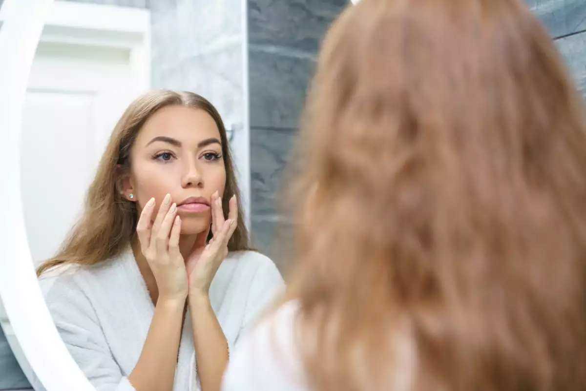 Αυτές είναι οι τέσσερις κοινές συνήθειες ομορφιάς που θα μπορούσαν να βλάψουν το δέρμα σου