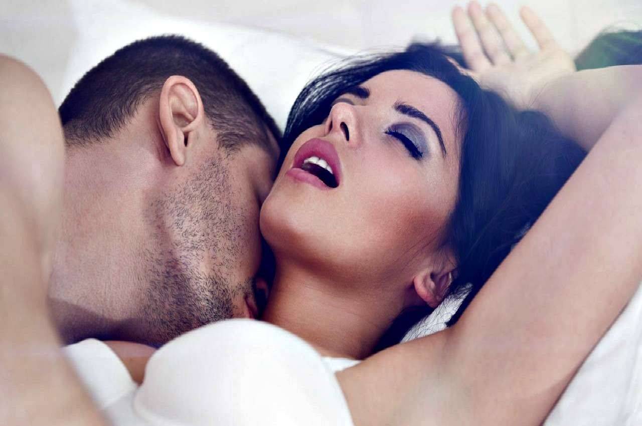 Karezza: Η νέα τεχνική στο σεξ που θα σε κάνει να… βλέπεις «αστεράκια»