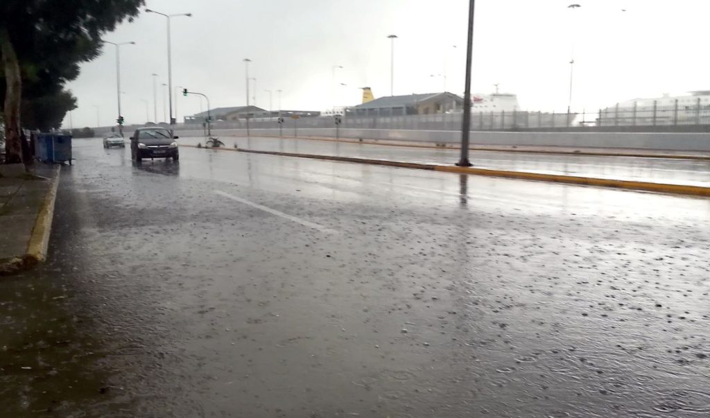 Ιωάννινα: «Ποτάμια» οι δρόμοι μετά την έντονη χαλαζόπτωση